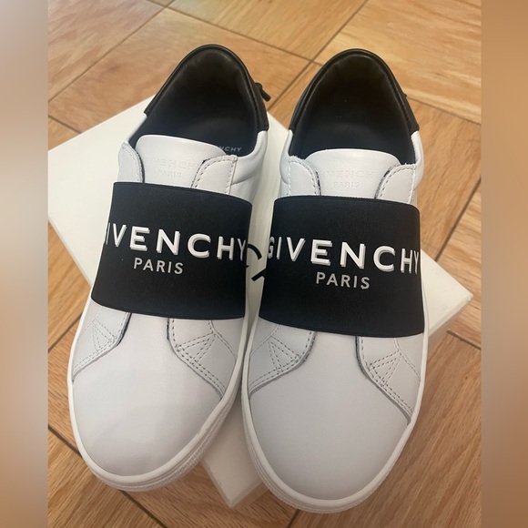 Big Girls Givenchy Sneaker size 34 - Picture 6 of 6
